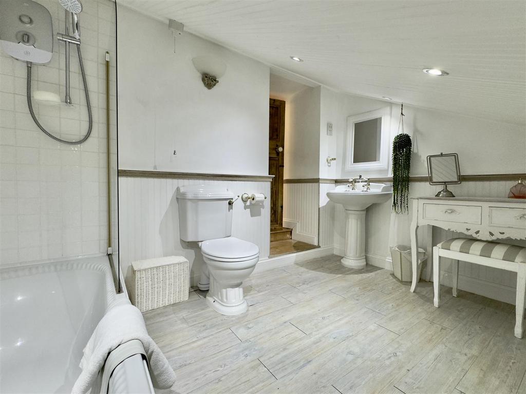 ENSUITE.jpeg
