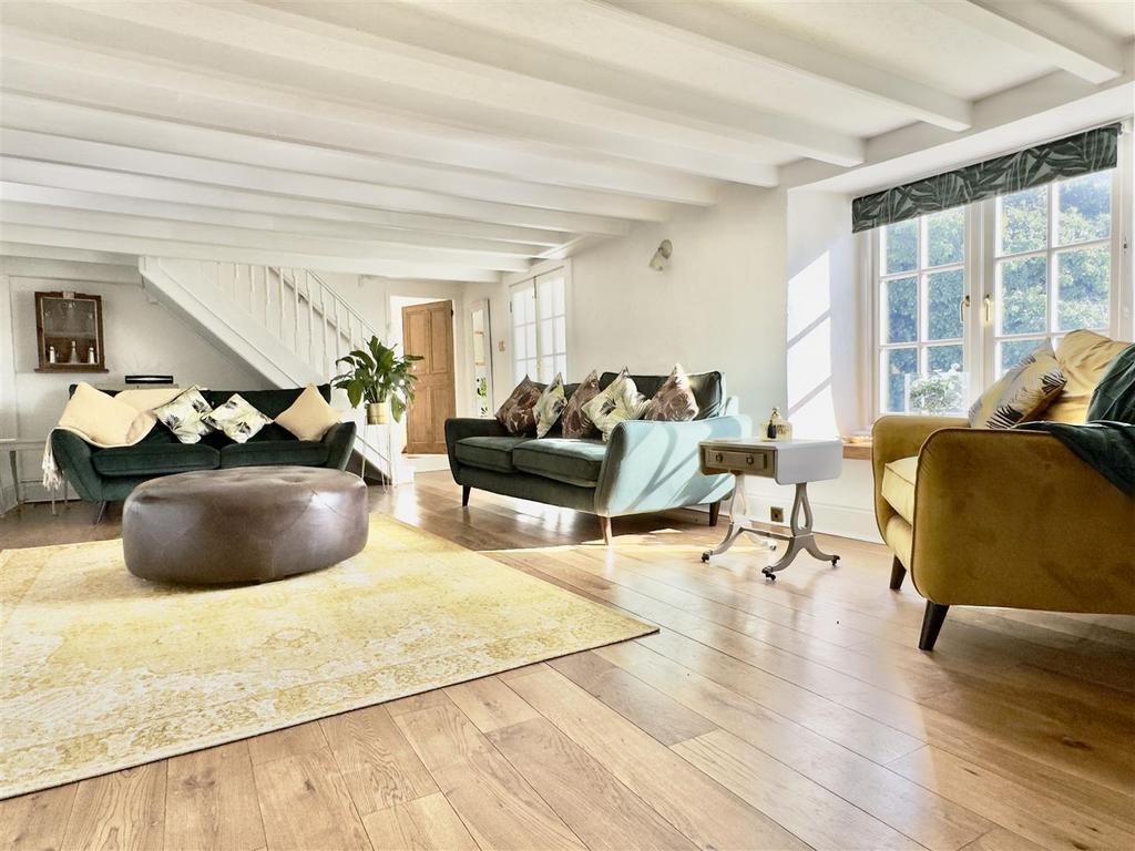 LIVING ROOM.jpeg
