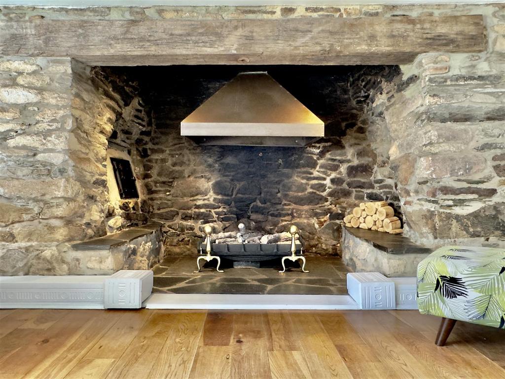 FIREPLACE.jpeg
