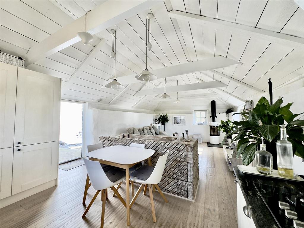 COTTAGE LIVING SPACE.jpeg