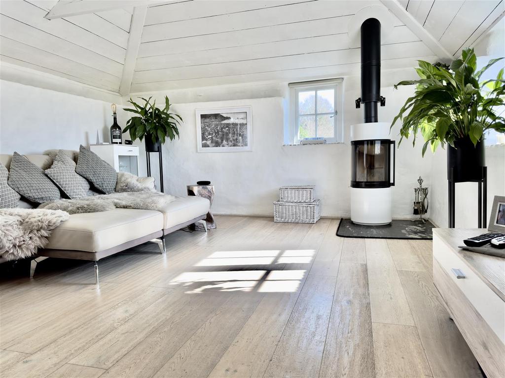 COTTAGE LIVING SPACE.jpeg