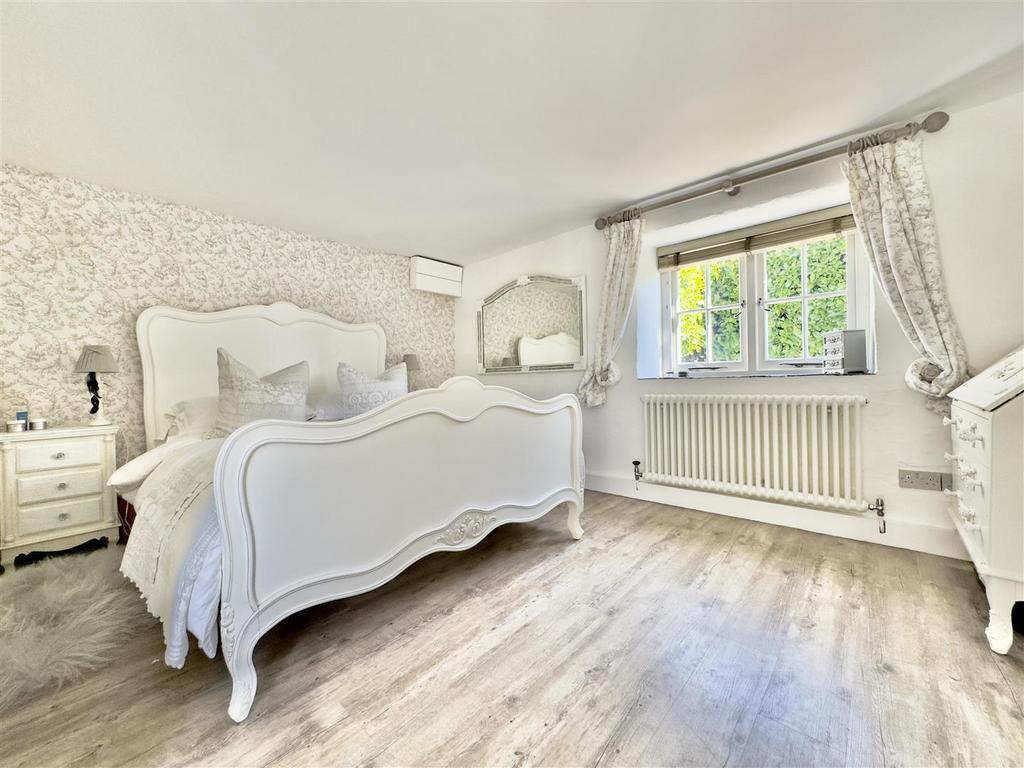 COTTAGE BEDROOM ONE.jpeg