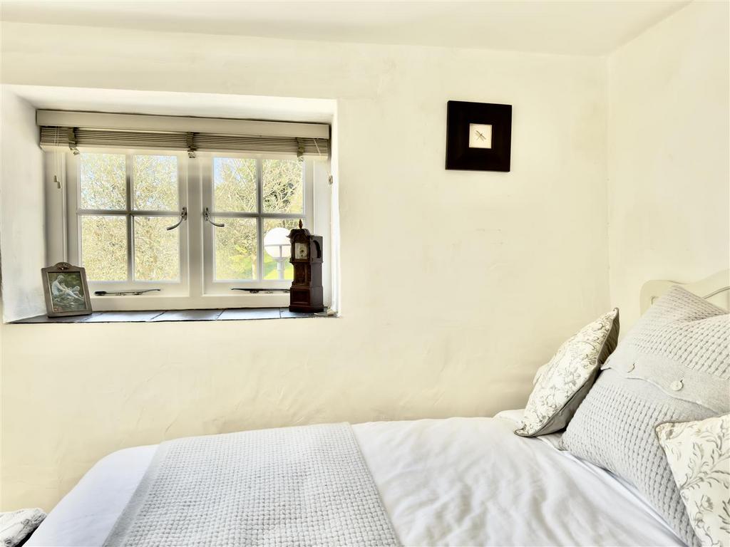 COTTAGE BEDROOM TWO.jpeg