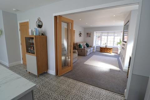 4 bedroom detached house for sale, Wellington Road, Rayleigh, SS6