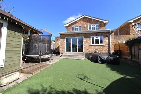 4 bedroom detached house for sale, Wellington Road, Rayleigh, SS6