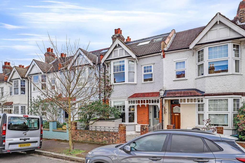 15-e40f JHNHH - 49 Kenilworth Road - 43-medium.jpg