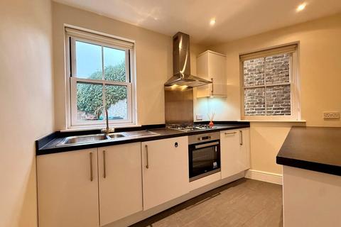 2 bedroom end of terrace house to rent, Church Street, Rickmansworth, Hertfordshire, WD3
