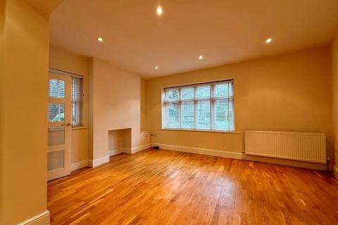 2 bedroom end of terrace house to rent, Church Street, Rickmansworth, Hertfordshire, WD3