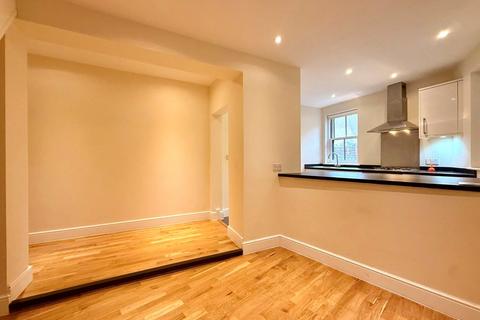 2 bedroom end of terrace house to rent, Church Street, Rickmansworth, Hertfordshire, WD3