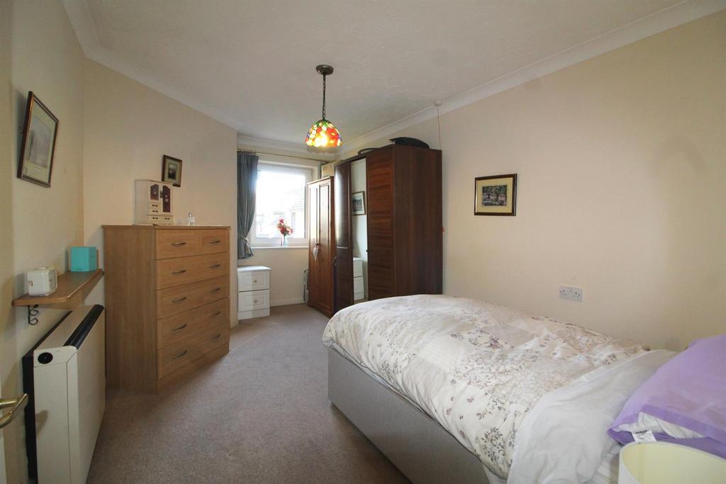 E bedroom.jpg
