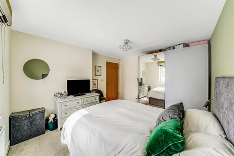 20 The Ridgeway, Chingford, London, E4 6BF