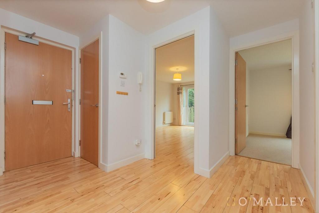 4. Hallway 1.jpg