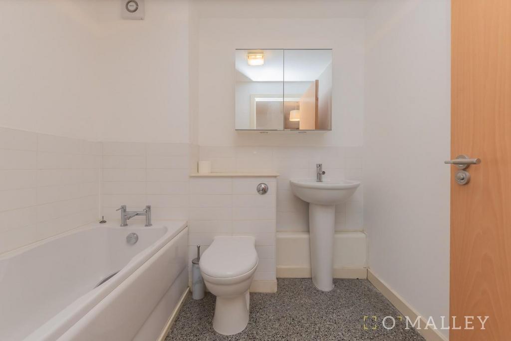 18. Bathroom 1.jpg