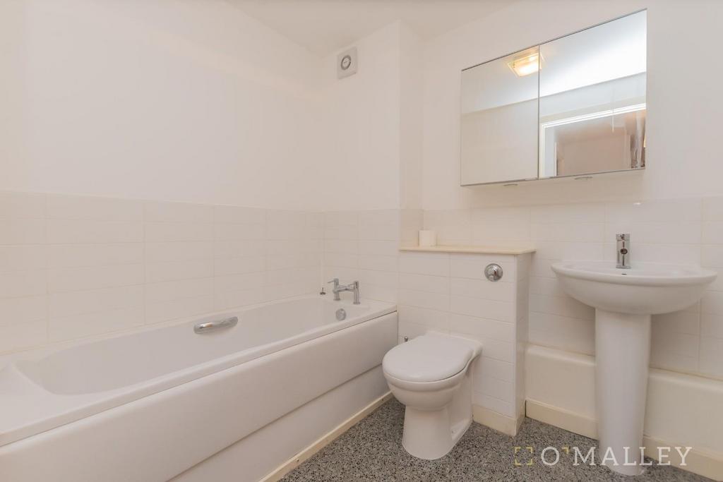 19. Bathroom 2.jpg