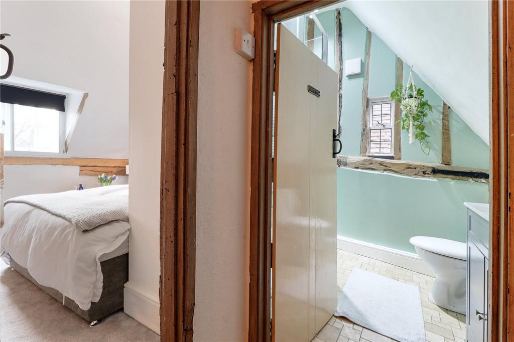 Bedroom/Bathroom