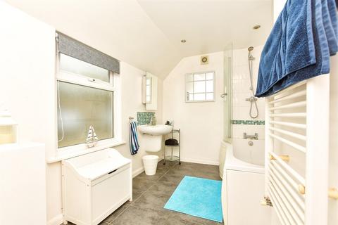 67 Beechwood Road, Caterham, CR3 6NF
