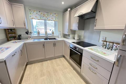 2 bedroom chalet for sale, Ladysmith Close, Salisbury SP4