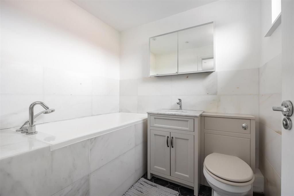 En-suite Bathroom/WC
