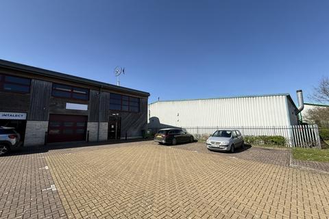 Industrial unit to rent - Wheatfield Way, Hinckley, Leicestershire, LE10 1BB