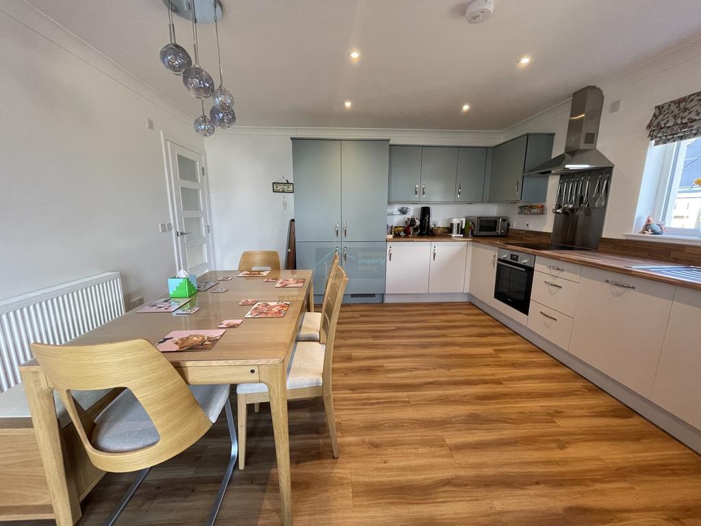 Kitchen b.JPG