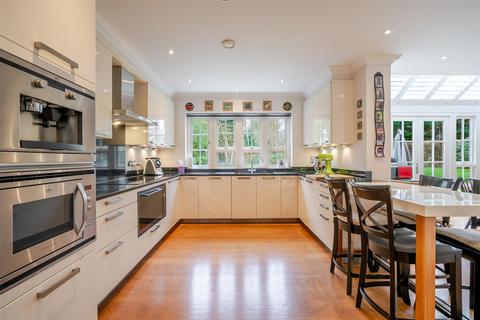 6 bedroom detached house for sale, Llanvair Close, Ascot