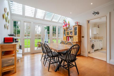 27 Llanvair Close, Ascot, SL5 9HX