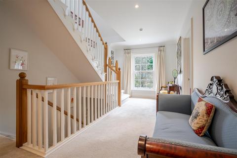 27 Llanvair Close, Ascot, SL5 9HX