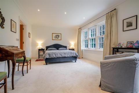 27 Llanvair Close, Ascot, SL5 9HX