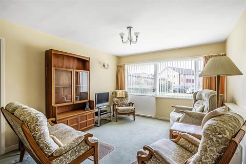2 bedroom flat for sale, Master Close, Oxted