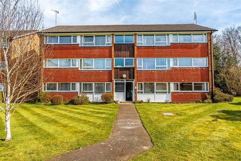 2 bedroom flat for sale, Master Close, Oxted