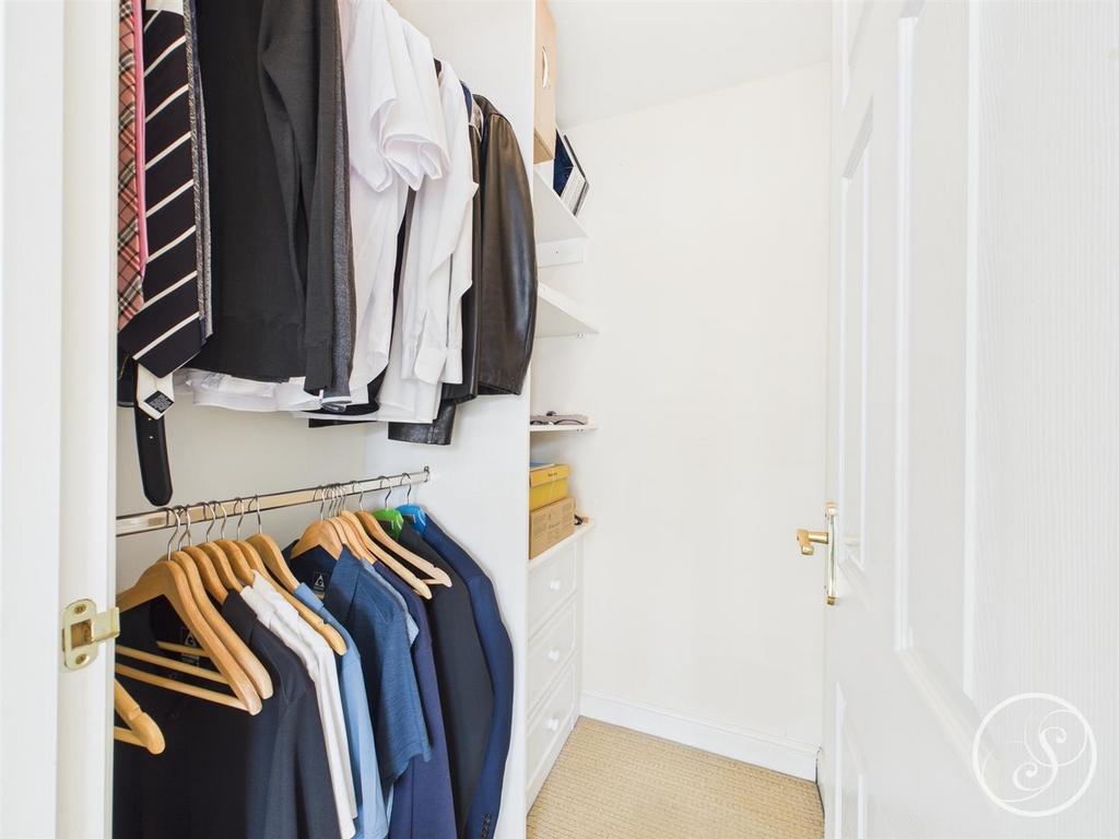 Bed 1 Walk-in Wardrobe