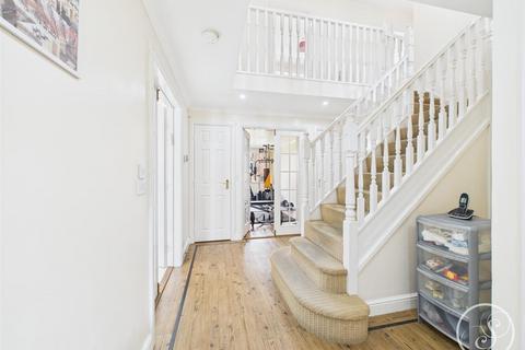 5 bedroom detached house for sale, Stoneleigh Way, Leeds
