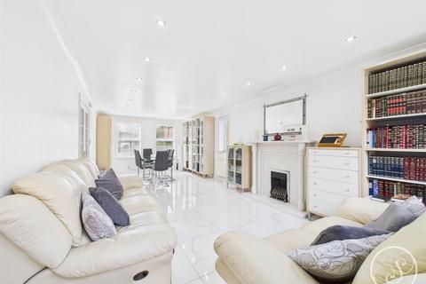 5 bedroom detached house for sale, Stoneleigh Way, Leeds