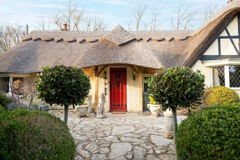 4 bedroom cottage for sale, Buttons Lane West Wellow Romsey, Hampshire, SO51 6BR