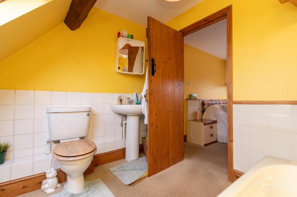 En-Suite Bathroom
