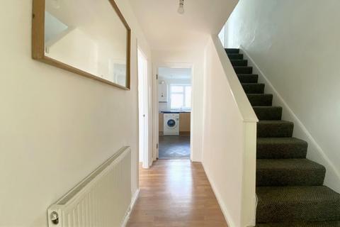 3 bedroom flat for sale, Cobham Close, Bromley BR2 8JW
