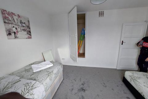 Queensbridge Road, London E8