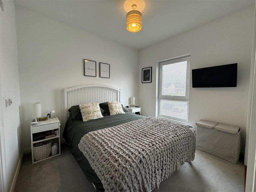 Bedroom 1.jpg