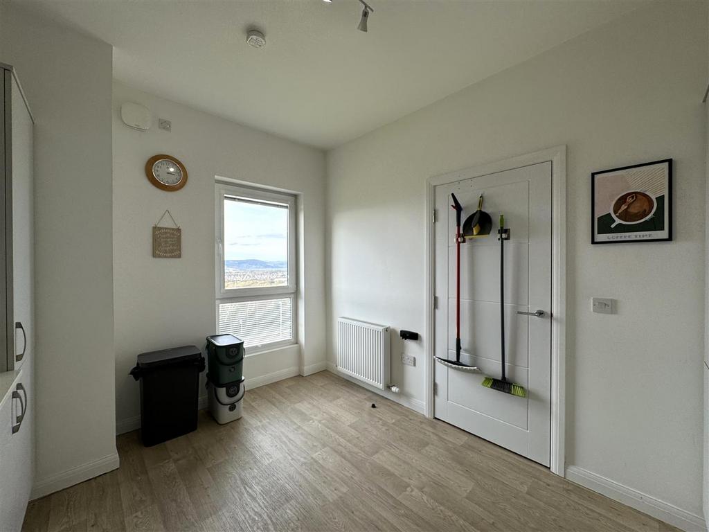 Kitchen 2.jpg