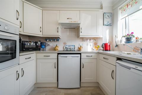2 bedroom retirement property for sale, Shrubbs Drive, Middleton-On-Sea
