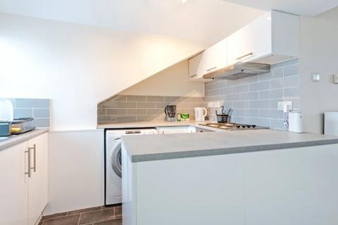 Studio to rent, Portnall Road London W9