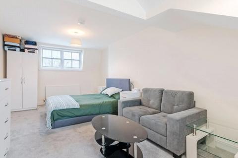Studio to rent, Portnall Road London W9