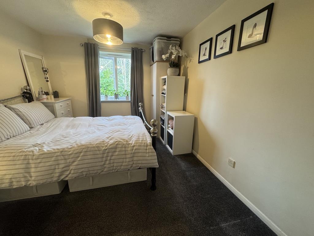 9 - Bedroom..jpg