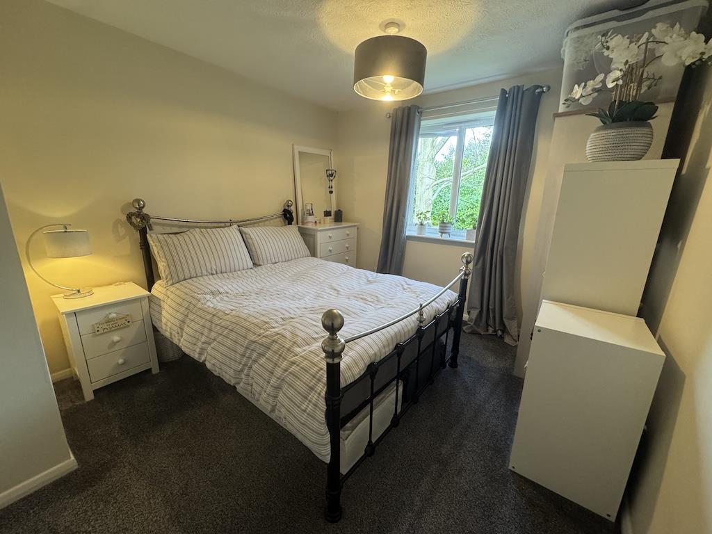 10 - Bedroom.jpg