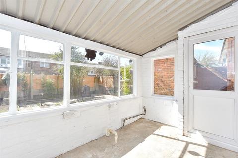 3 bedroom end of terrace house for sale, Oakshott Drive, Havant PO9