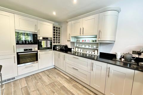 5 bedroom detached house for sale, Westwood Close, Weston, CW2