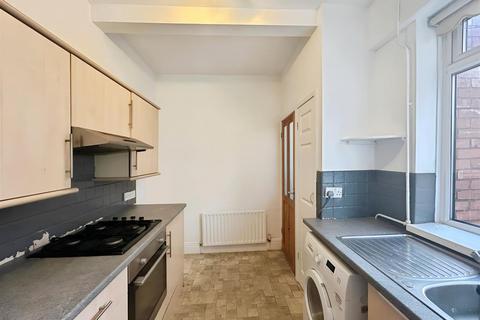 2 bedroom flat to rent, Birchington Avenue, South Shields