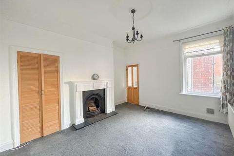 2 bedroom flat to rent, Birchington Avenue, South Shields