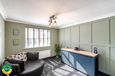 25 Broom Close, Worksop, S81 7QZ