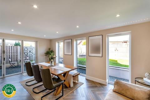25 Broom Close, Worksop, S81 7QZ